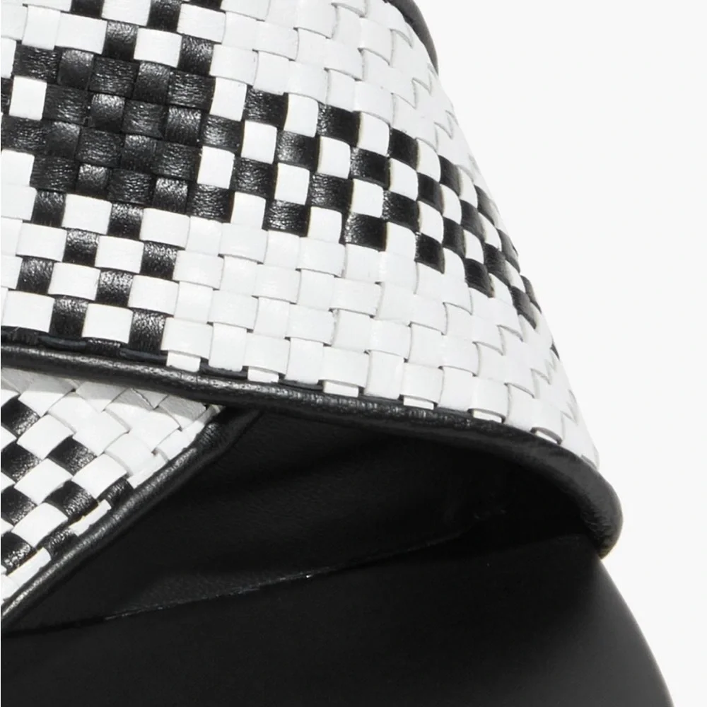 BURBERRY Checked basketweave leather sandals - Picture 4 of 14